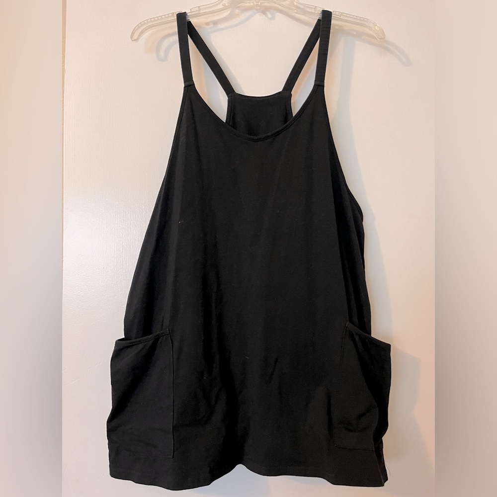 Athletic jumper with pockets and built in shorts